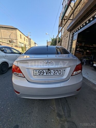 Hyundai Accent-2