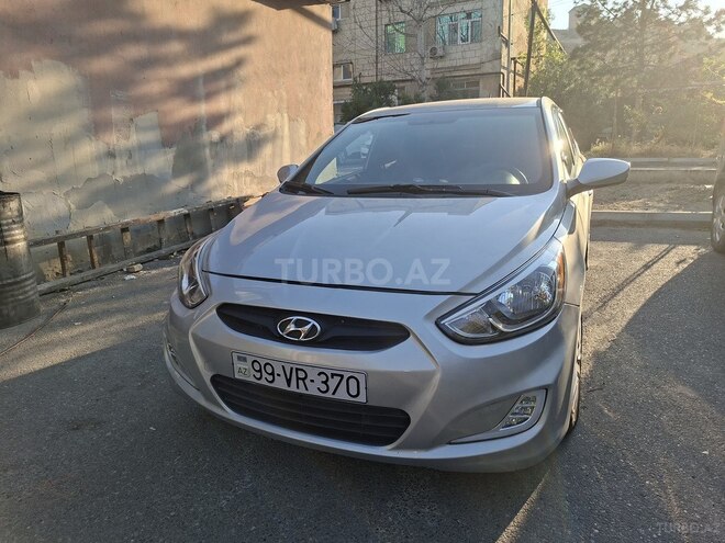 Hyundai Accent-12