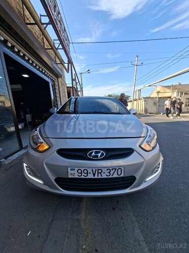 Hyundai Accent-1