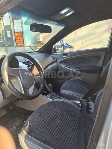 Hyundai Accent-8