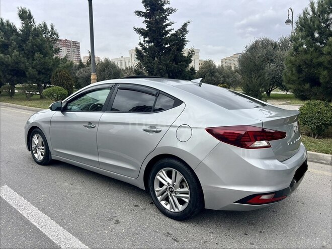 Hyundai Elantra-8