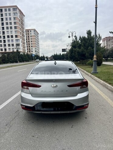 Hyundai Elantra-9