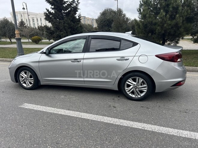 Hyundai Elantra-4