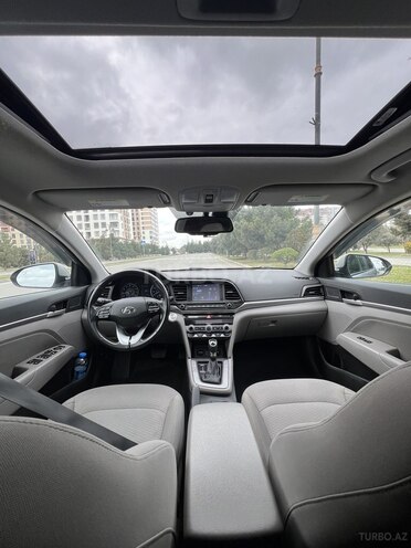 Hyundai Elantra-12
