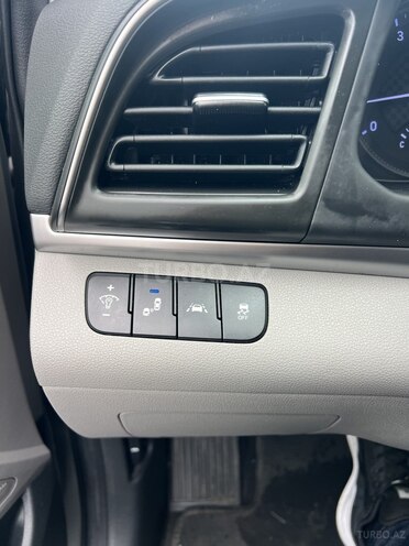 Hyundai Elantra-11