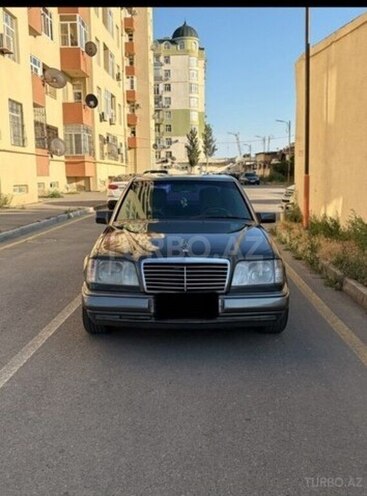 Mercedes 220 E-1