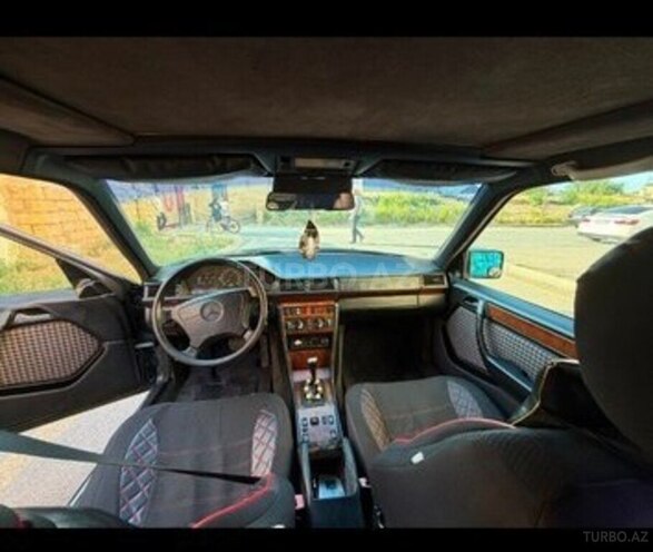 Mercedes 220 E-2