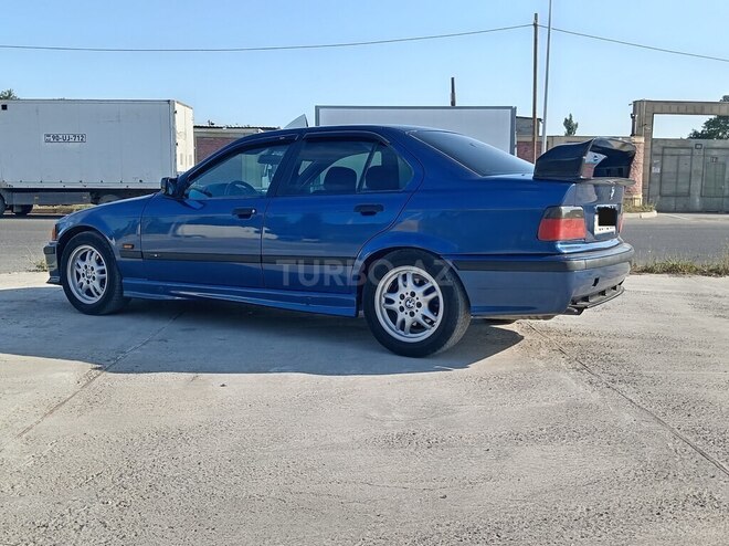 BMW 320-6