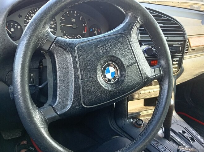 BMW 320-7