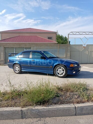 BMW 320-19