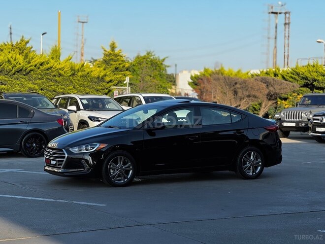 Hyundai Elantra-11
