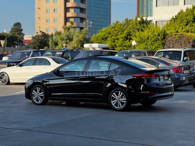 Hyundai Elantra-8
