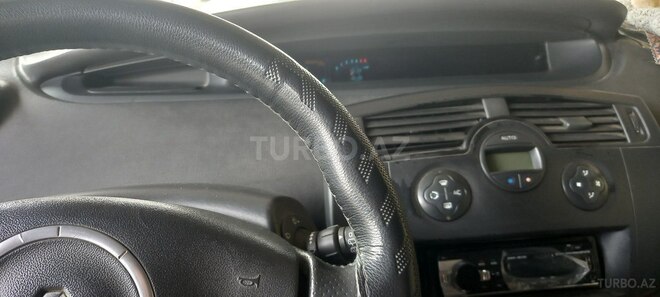 Renault Grand Scenic-8