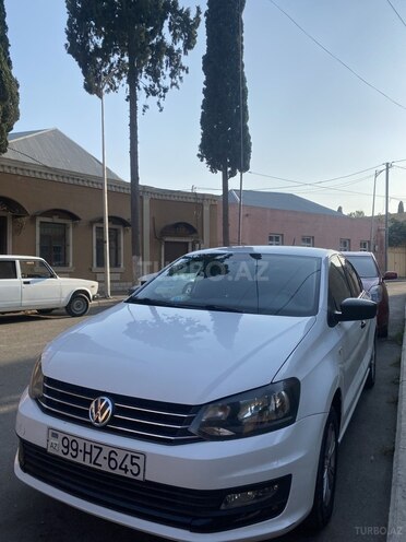Volkswagen Polo-1