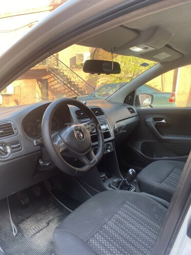 Volkswagen Polo-6