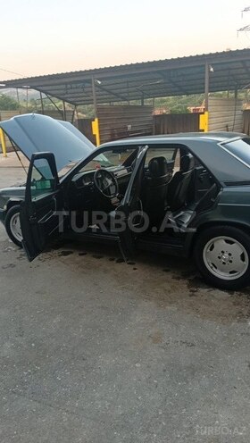 Mercedes 190-2