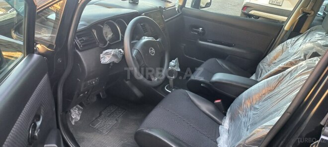 Nissan Tiida-11