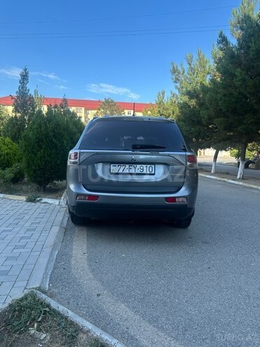Mitsubishi Outlander-2