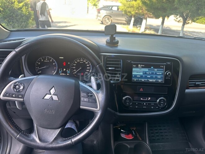 Mitsubishi Outlander-3