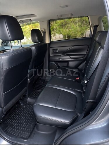 Mitsubishi Outlander-8