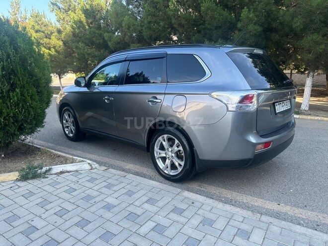Mitsubishi Outlander-7