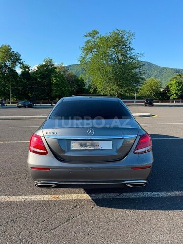 Mercedes E 300-4