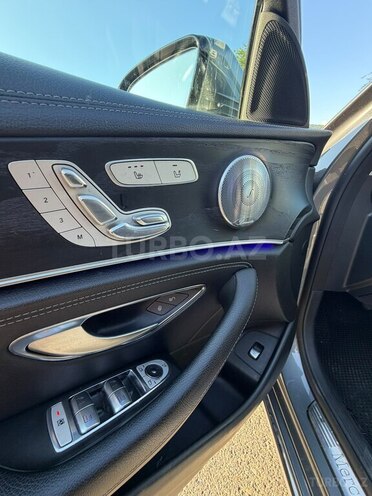 Mercedes E 300-8