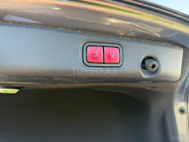 Mercedes E 300-9