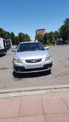 Kia Rio-1