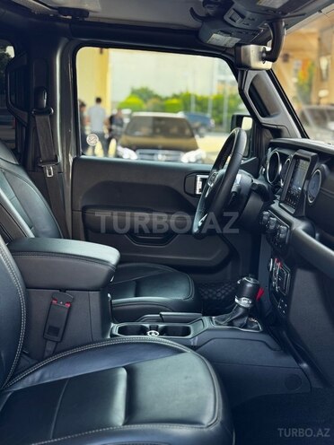 Jeep Wrangler-21