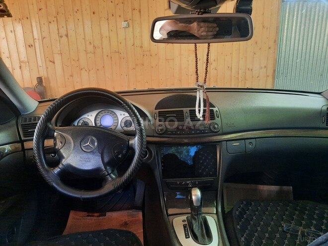 Mercedes E 270-5