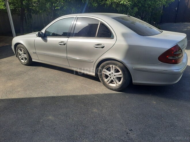 Mercedes E 270-2