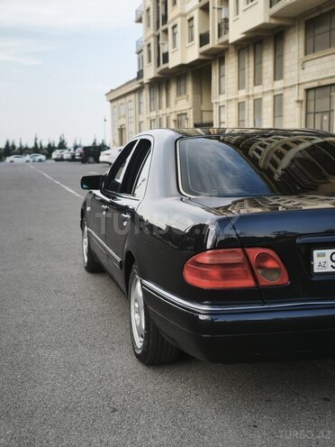 Mercedes E 220-4
