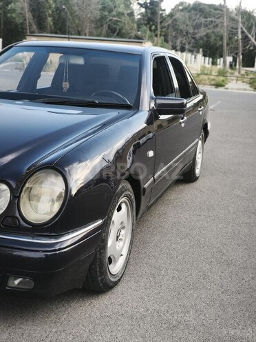 Mercedes E 220-2