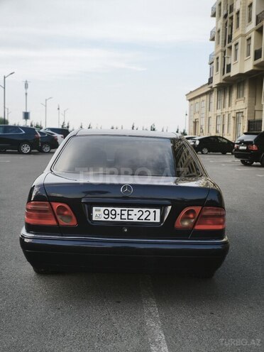 Mercedes E 220-5
