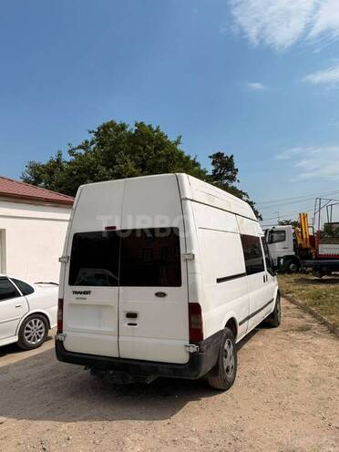 Ford Transit-3
