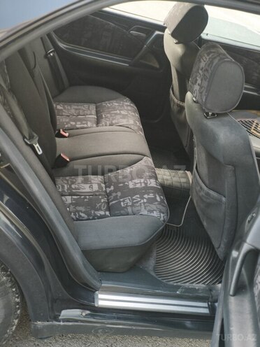 Mercedes E 220-10
