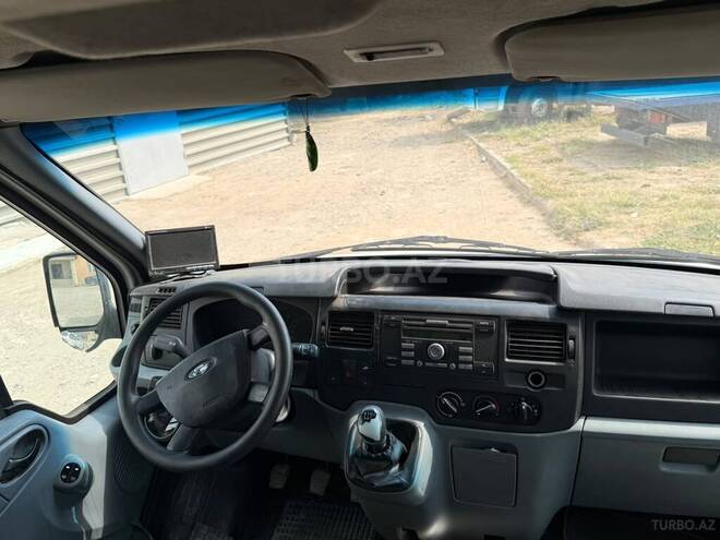 Ford Transit-8