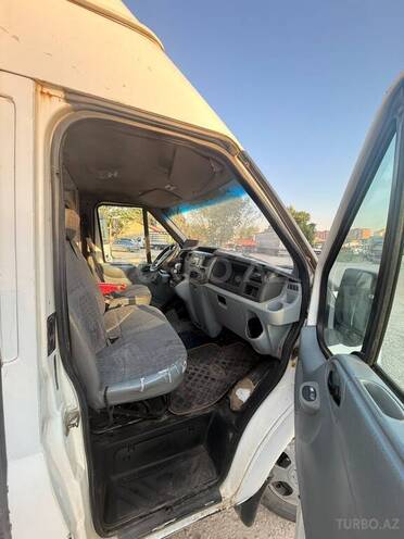 Ford Transit-6