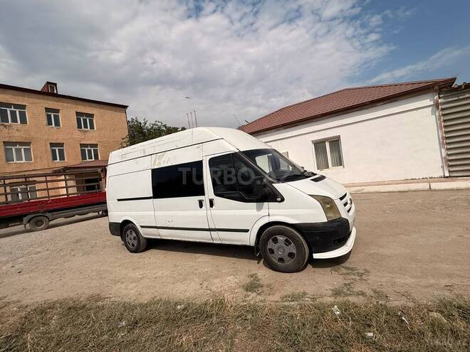 Ford Transit-4