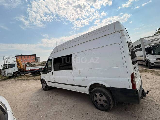 Ford Transit-5