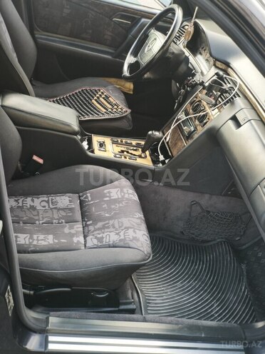 Mercedes E 220-9