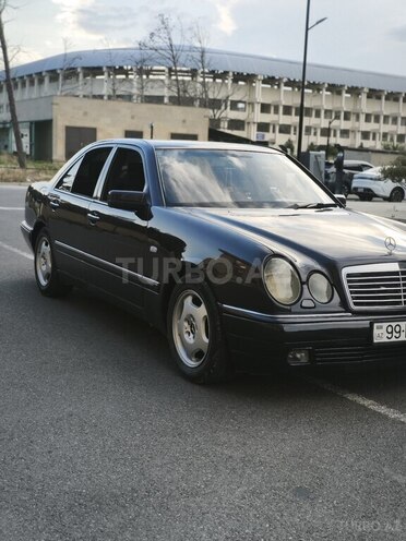 Mercedes E 220-8
