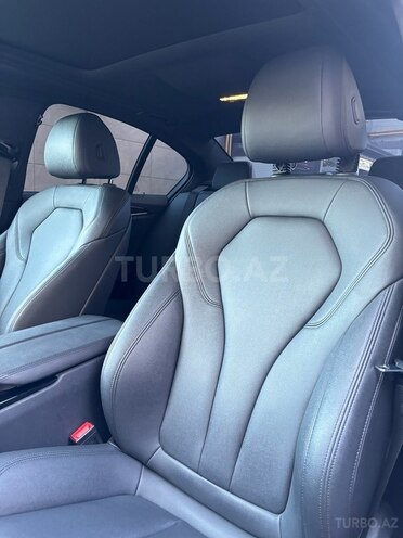 BMW 530e-10