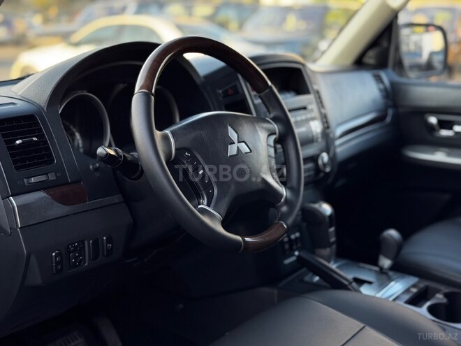 Mitsubishi Pajero-23