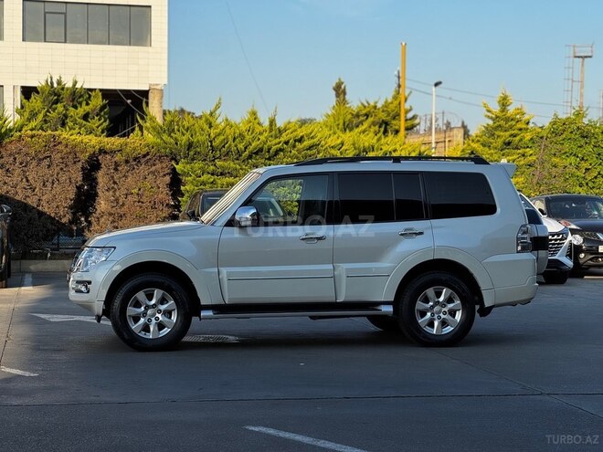 Mitsubishi Pajero-10