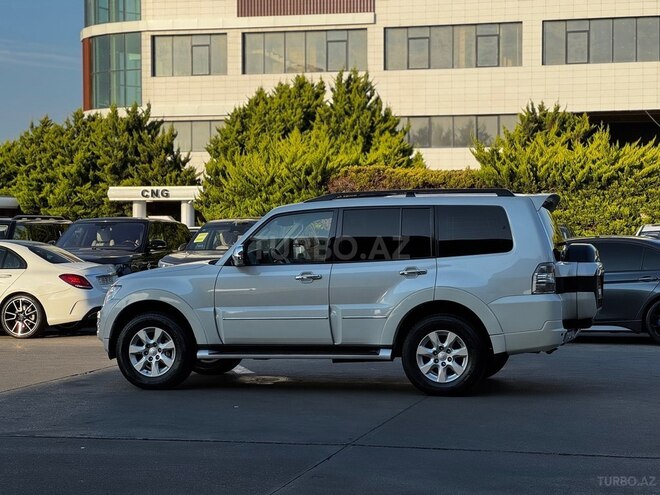 Mitsubishi Pajero-9