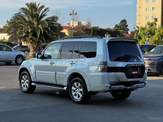 Mitsubishi Pajero-7