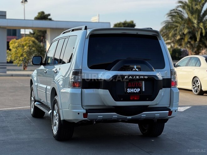 Mitsubishi Pajero-5