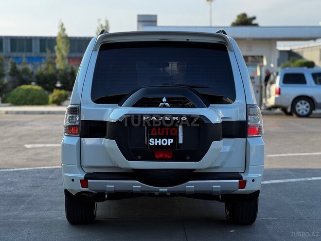 Mitsubishi Pajero-4